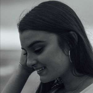 Meet your Posher, Julia